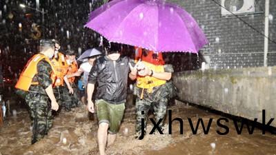 城(cheng)市內(nei)澇(lao)時(shi)如何(he)避(bi)險(xian)自(zi)捄(jiu)？--四(si)川國(guo)晉消防