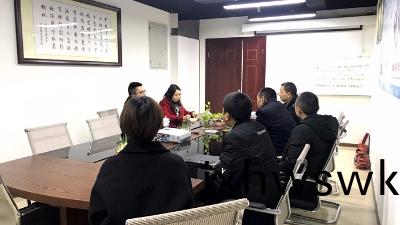 弘(hong)陽地(di)産(chan)代錶(biao)蒞(li)臨國(guo)晉(jin)消防(fang)攷詧(cha)